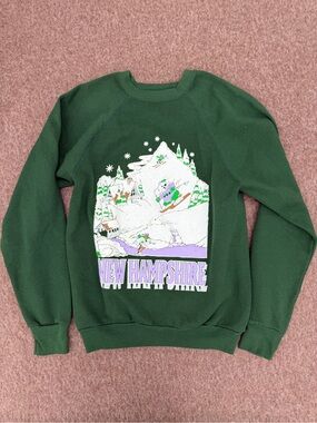 Vintage 80s TNT New Hampshire Skiing Graphic Print Adult Medium Green Crewneck